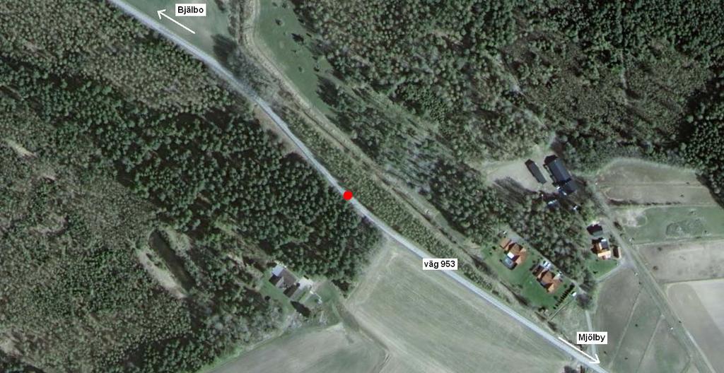 Fordon och personer Fyra fordon var inblandade i olyckan. Personbil 1. Vit Volvo som färdades i N/V riktning.