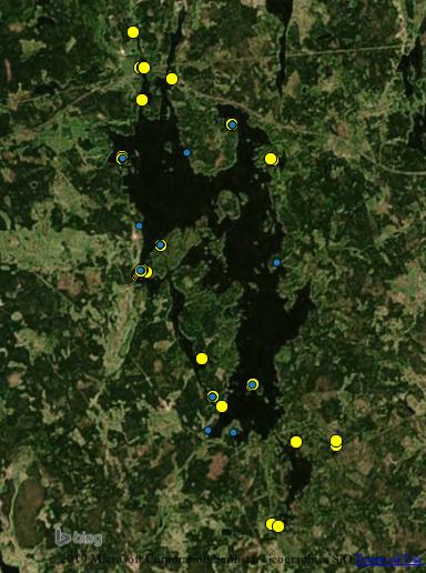 Figur 2. Typiska arter för Ävjestrandsjöar små blå prickar) förekom mer centralt i Yxerns stora bassänger.