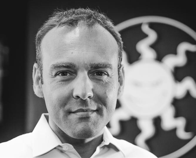 ) Innehav i bolaget: - Stephane Decroix Chief Development Officer sedan 2018 Född: 1973 Utbildning: Magister i ekonomi och magister i teknologi/management, Ecole Centrale, Paris Bakgrund: 20 års