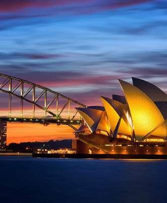 Dag 10 Flyg till Sydney Tidig morgon kliver vi upp för att se solen stiga över Ayers Rock, även känd som Uluru. Vi åker runt Ayers Rock och gör några vandringar i området.