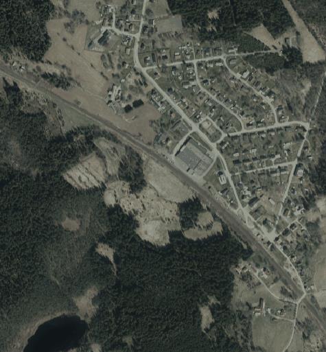 i ett senare skede stängas. Anledningen till stängningarna är dels risken för olyckor samt att en hastighetshöjning på järnvägen planeras. De plankorsningar som avser stängas.