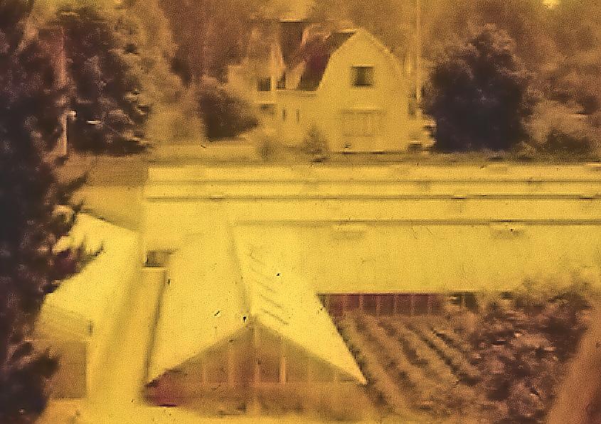 Kanske kan det vara något att fundera över när vi idag talar om att Enebyberg sträcker sig söderut från Enmans väg, som var den gamla gränsen, över Ekebys ägor (Enebyängen och Santararaområdet) ända