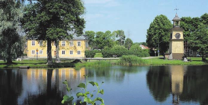 Kanalen byggdes mellan åren 1629-1639 för att förbättra transportmöjligheterna mellan Bergslagen och Stockholm. Under vår dagstur på kanalen färdas vi drygt 26 km och vi slussar åtta gånger.