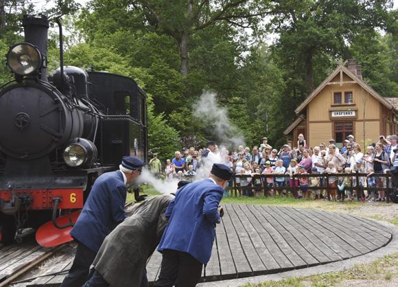 ÅNGBÅT Att ta en tur med den K-märkta ångbåten Herbert är en sommarklassiker i Alingsås. Herbert utgår från ångbåtsvarvet och tar med sina passagerare på sjön Mjörn.