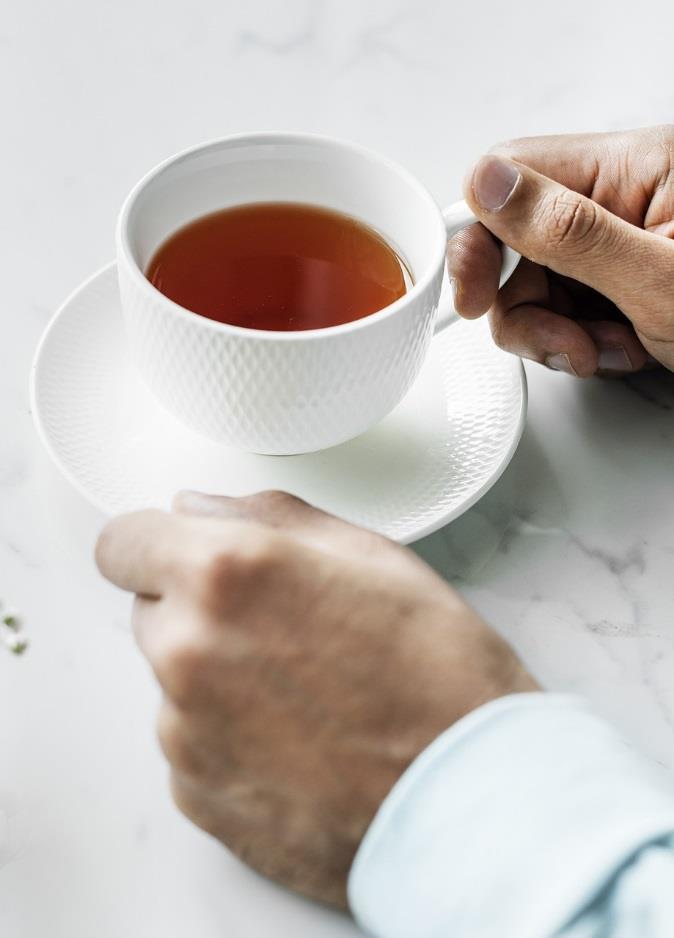 Människa vs maskin - Är vi entydiga? Exempel: En algoritm för att koka te Version 1.0 Koka vatten Sätt en tepåse i koppen Fyll koppen med vatten Version 2.