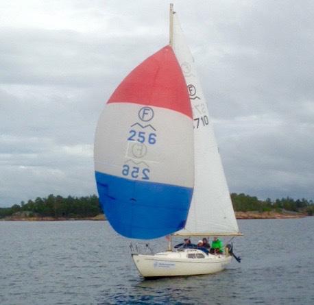 Är du båtlös i sommar - men vill komma ut på sjön? Hyr segelbåt av Kryssarklubben! Sörmlandskretsen förvaltar Tanterna Brun och Gredelin, två av Kryssarklubbens fyra IF-båtar.