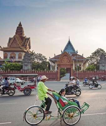 Dag 12 Ho Chi Minh - Can Tho 23 november Efter frukost lämnar vi Ho Chi Minh och åker mot Mekong deltat. På vägen dit besöker vi Cao Dai templet.