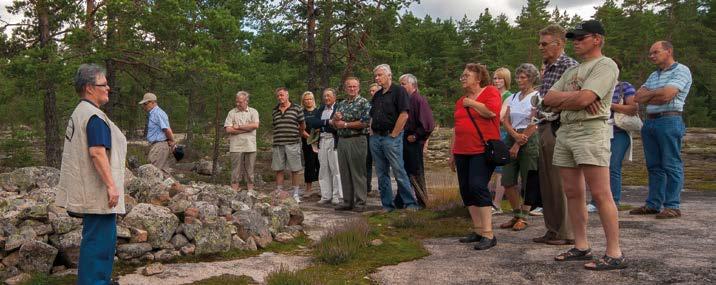 Sammallahdenmäki minner om ett kollektivs liv i Västra Finland under bronsåldern och tidiga järnåldern (1500 f.kr. 50 e.kr.). Området minner om forntida människors föreställningar och begravningssätt.