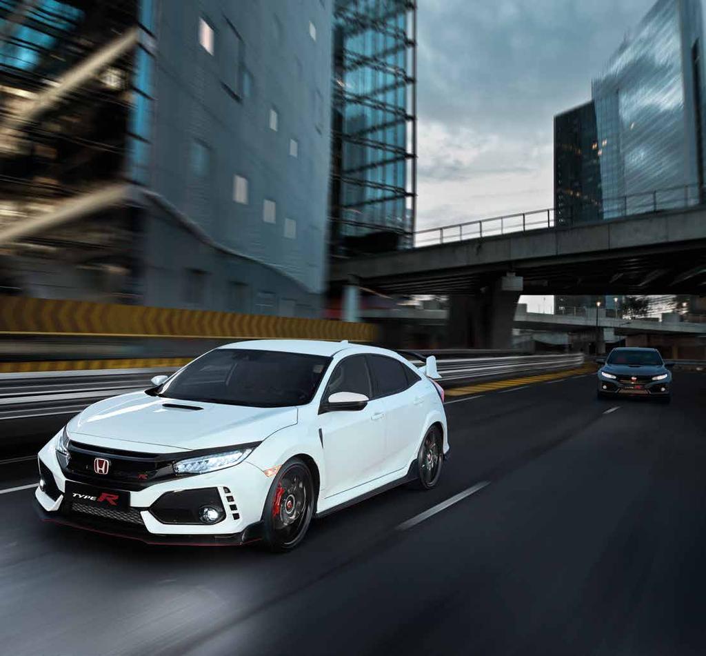 KÖRDYNAMIK Type R:s styrrespons och kurvtagningskapacitet har förbättrats avsevärt genom en ny motståndskraftig kaross och helt nytt fjädringssystem.
