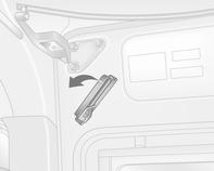 Nycklar, dörrar och fönster 25 Observera! Använd inte den elmanövrerade skjutdörren för ofta utan att motorn är igång eftersom detta laddar ur bilbatteriet.