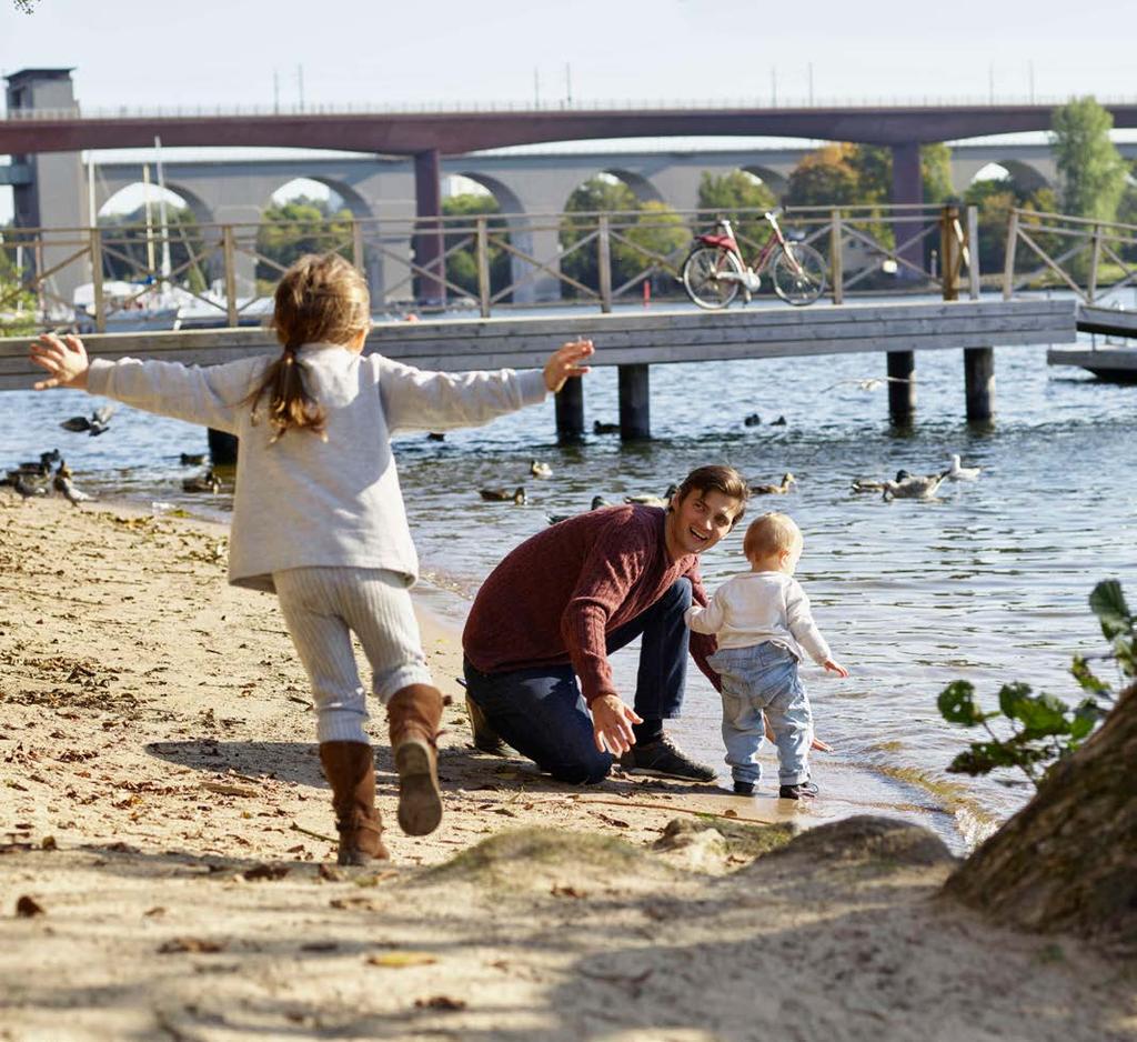 FOTO: HELÉN PE Så styrs staden Kommissionen för ett socialt hållbart Stockholm Kommissionen för ett socialt hållbart Stockholm inrättades år 2015 med syftet att analysera skillnader i livsvillkor