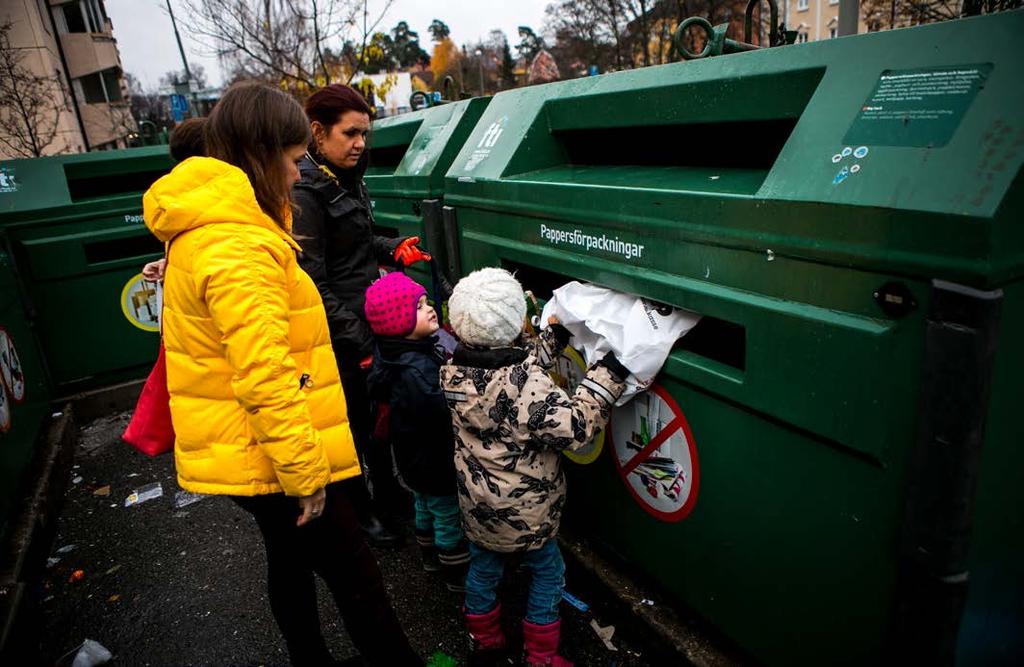 FOTO: ANNA ÅBERG Ett klimatsmart Stockholm Stockholms kretslopp är resurseektiva Det mest miljövänliga sättet att öka hushållningen med material är att förhindra uppkomsten av avfall.