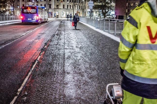 friktionsvärden mellan 0,3 och 0,4 som på den asfalterade ytan. Vi återkommer till detta i diskussionen i avsnitt 4.1. Figur 19.