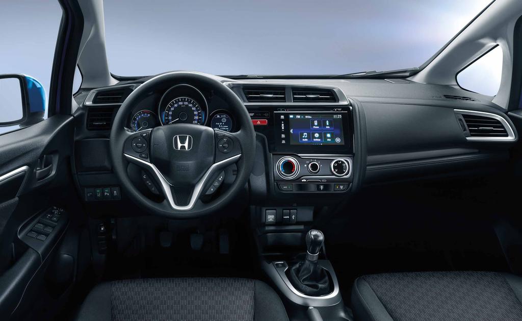 CONNECT med Garmin navigering, CD-spelare och DAB-digitalradio. *Anslutningen för Aha -appen (inklusive internetradio) och för internetsurfning går via WiFi-koppling eller mobil WiFi-router.