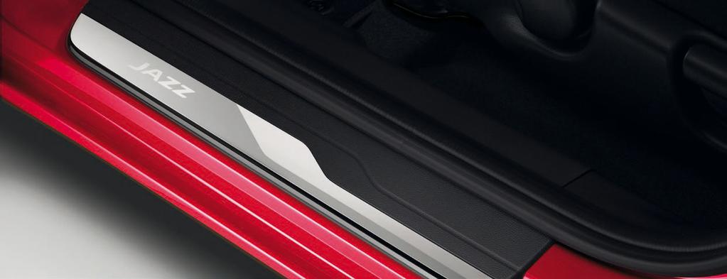 INSTEGSLISTER Instegslisterna ger bilen en personlig touch samtidigt som de skyddar instegen