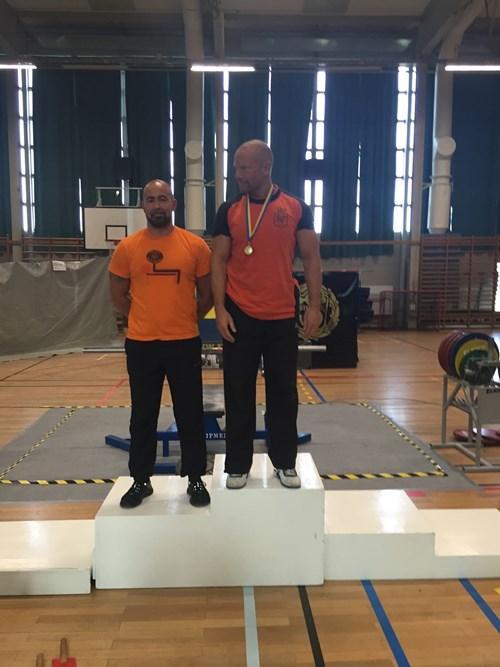 Sedan var det dags för klass 83 kg där Jocke skulle försvara Guldet från förra året på seniorsidan, det gjorde han på sätt och vis då han vann masters 1 klassen före vår nykomling Niclas som