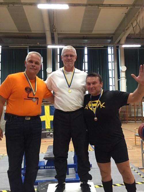 Anders tog Guld både på seniorsidan men också i masters 2 medans Lars den yngre fick med sig Guldet från masters 1 och seniorsilvret så han var nog inte helt