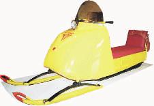 KANADA, USA ELLER SVERIGE? Tidig Ski-doo snöskoter från 1960-talets början. Finns på Bombardiermuseet i Valcourt, Kanada.
