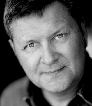 De bidrag som går vidare tittar hela juryn på. Bidrag som lagts åt sidan kan tas upp igen för ny diskussion.