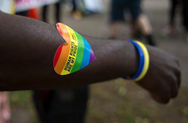 VERKSAMHETSBERÄTTELSE SVENSKA AMNESTYFONDEN DISKRIMINERING Världen över utsätts människor för våld och diskriminering på grund av sin identitet baserat på kön, etnicitet, sexuell läggning,