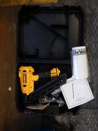 Spikpistol DeWalt D51275,