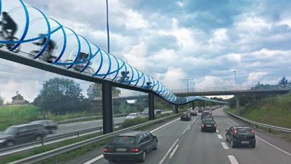 7 3.2 Infrastruktur Uppvärmda cykelbanor Uppvärmda cykelbanor med fjärrvärmeledning under vägen kan vara en alternativ lösning till sopsaltning för att få cykelbanor fria från snö och is.