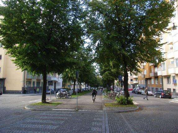 mässiga skäl respektive av andra skäl passar väl in i denna tvådelning, men frågan är om det räcker med dessa karaktäriserande omdömen för att täcka in en helhet av faktorer som bidrar till