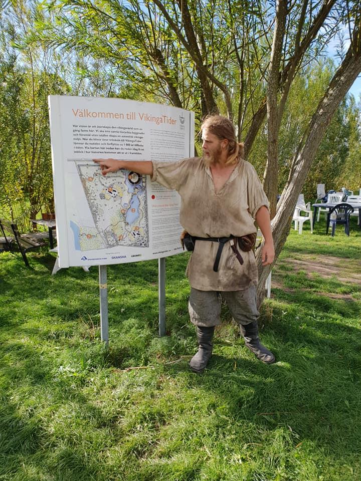 Famljeutflykt till vikingatiden 15e september Vi är många som varit på Tisdagsträffarna i Löddeköpinge och kanske har vi ibland funderat på vad VikingaTider har för verksamhet när de inte dirigerar
