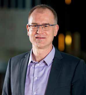 Andra pågående uppdrag: Partner på Amrop. President för Harvard Business Schools alumniförening i Sverige. Styrelseledamot i Fidens Holding AB och Handiscover Sweden AB.