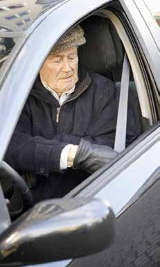 Köra bil så länge som möjligt Välj en bil som är lämplig för äldre. Automatlåda i bilen underlättar körningen, då det är färre moment att hålla reda på.