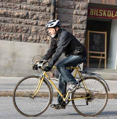 Cyklisten en oskyddad trafikant Cykeln är ett praktiskt transportmedel på många sätt, men det gäller att vara uppmärksam när man cyklar om det är många som samsas på samma vägbana.