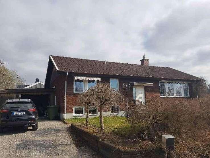 Besiktningsteknikerns reflektion Noteringar som besiktningsteknikern särskilt vill påtala Bostadsbyggnad Ett hus kräver kontinuerligt underhåll, då alla byggnadsdelar utsätts för dagligt slitage.