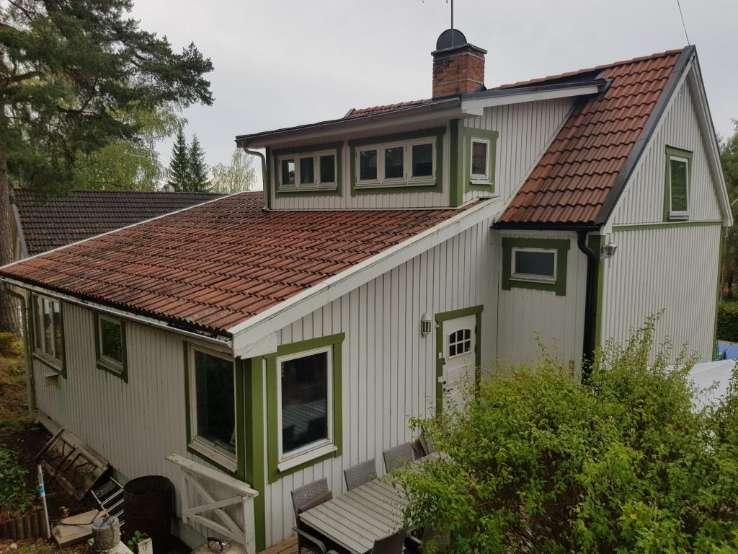 Besiktningsteknikerns reflektion Noteringar som besiktningsteknikern särskilt vill påtala Bostadsbyggnad Ett hus kräver kontinuerligt underhåll då alla byggnadsdelar utsätts för dagligt slitage.