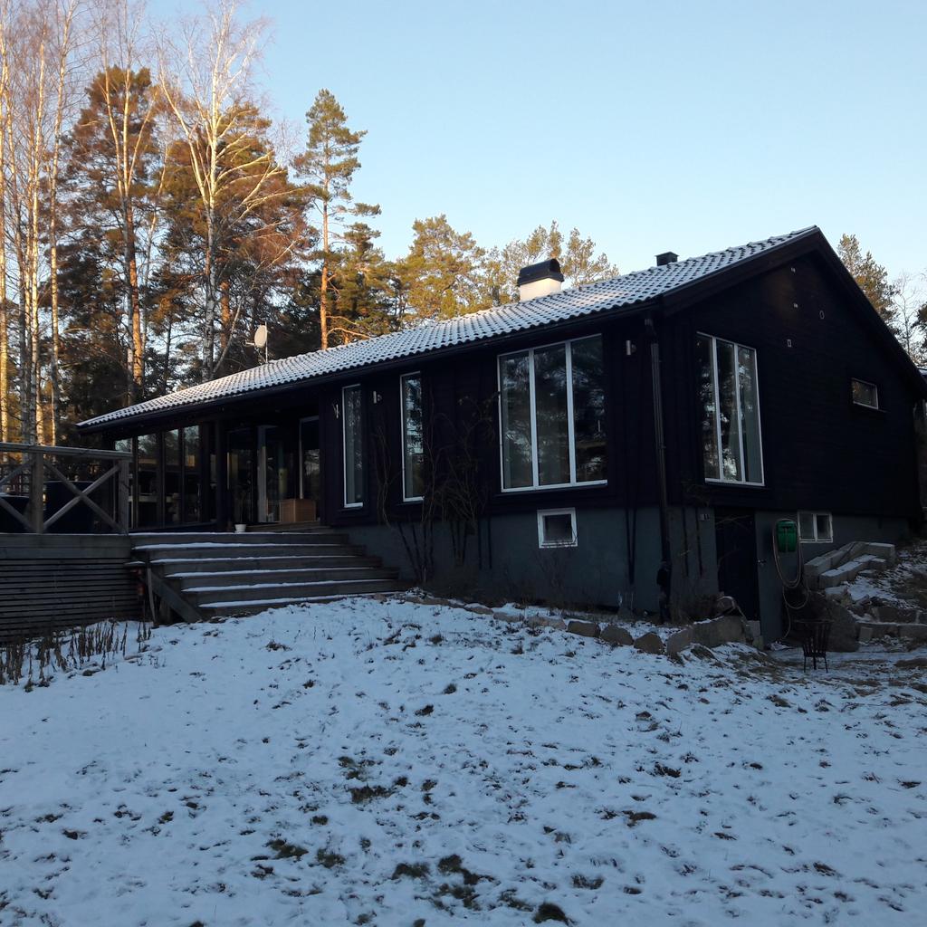 ÖVERLÅTELSEBESIKTNING FÖR SÄLJARE Fastighetsbeteckning: Brunnsnäs 1:168 Adress / Ort: Tjällmoravägen 4 134 61 Ingarö Fastighetsägare: Anette Westerling Uppdragsgivare: Anette