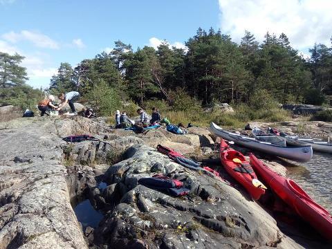 grupper, paddla kanadensare och vandra, bygga vårt eget