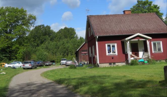 Skolhuset har brunnit.