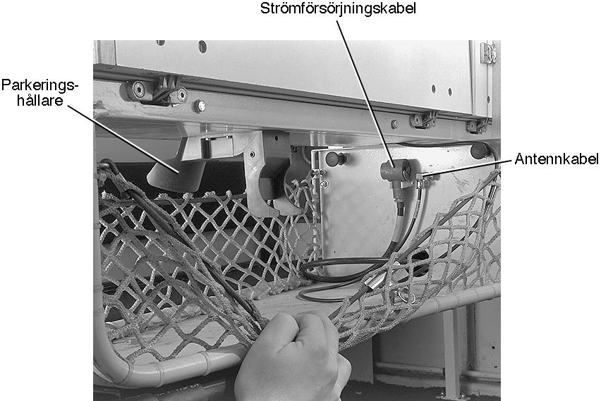 Sändtagare 195 För detaljerad information om Sändtagare 195, se Ra 195, Instruktionsbok. Installation 1 Sätt kraftaggregatet på plats och skruva fast det.