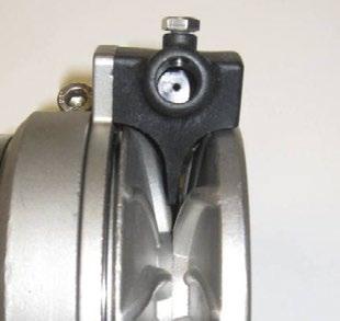 Installation Montering Fästbraketten på MIDI 201 kan vridas steglöst i förhållande till vinschens växel/motor.