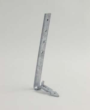 Heavy galvanized steel. Nail holes: Ø 3,5 mm Torvtakskrok och takrännekrok Används till hustak täckta med torv.