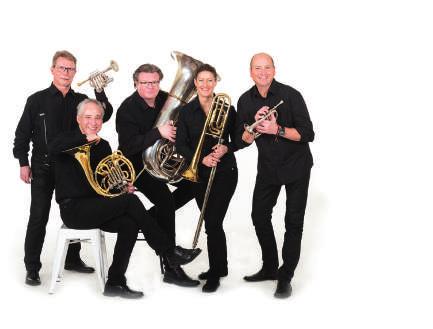 Brasskvintetten kommer till er och går igenom musikalen i god tid före föreställningen. Sedan övar ni på egen hand med hjälp av inspelade låtar och manus.
