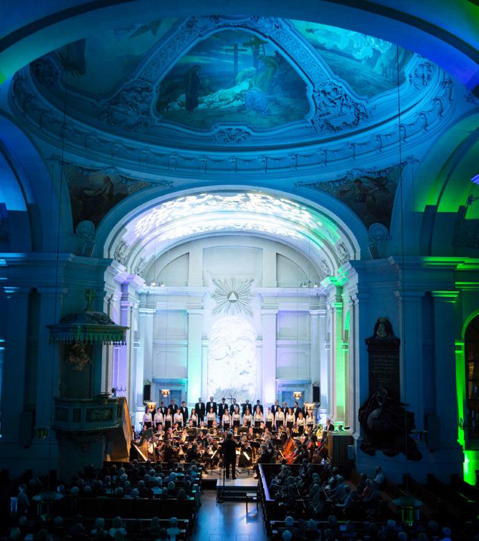 Akademis festouvetyr Dirigent, arrangör och estradör: Per-Olof Ukkonen Solister ut Blåsarsymfonikerna Vad passar väl bättre i oktober än en konsert tillägnad hösten som här skildras i både glada och