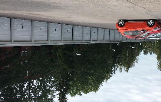 Genom att bevara befintliga vegetation i väster och i anslutning till befintlig bebyggelse kan skalan i området upplevas mer mänsklig och intimare i en annars storskalig bebyggelsemiljö.