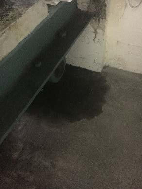 BILAGA F Miljöinventering av byggnaden Tystnaden, Hus 5 - Simonsland, Borås Sta Dolda miljö Hissmaskinrummet är fläckvis förorenat med olja.