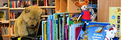 Verksamhet för barn och unga Bibliotekets verksamhet omfattar även barn och ungdomars behov av tillgång till media. I biblioteket finns en barn- och ungdomsavdelning.