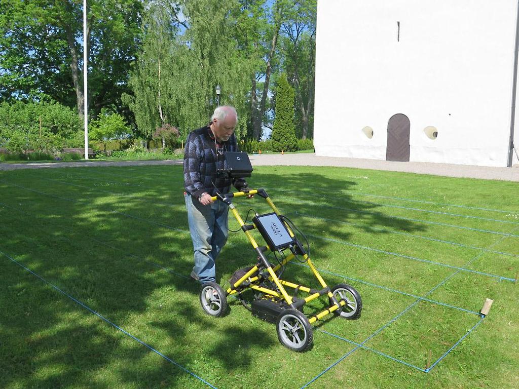 Sid 2 (17) I Askeby har man funnit en kalkugn och nämnas kan att man vid utgrävningar vid andra motsvarande kloster har påträffat kalkugnar, garverier, tegelbruk och skilda typer av verkstäder.