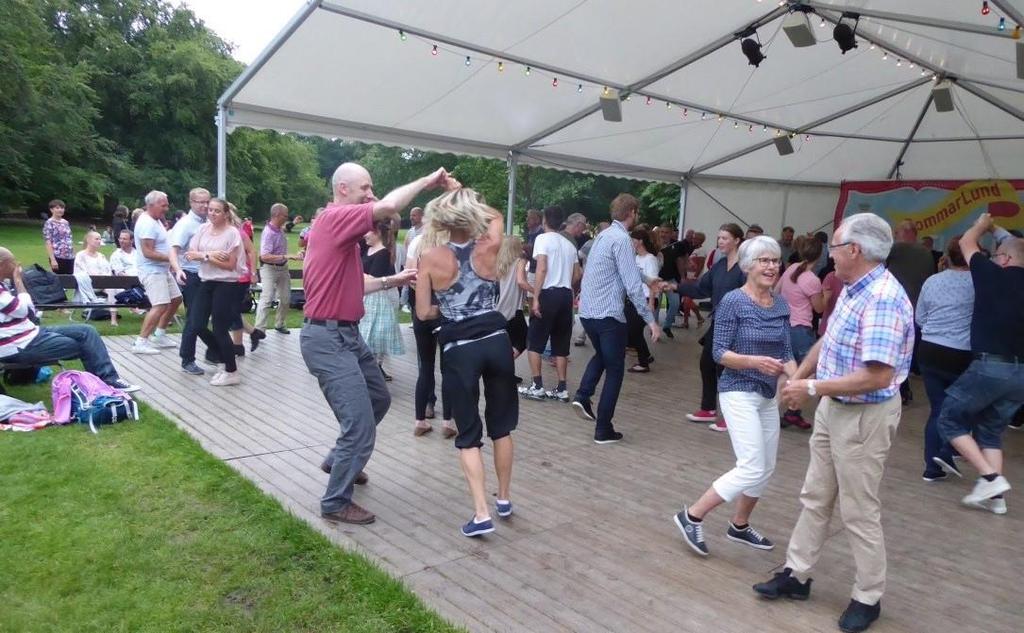 Nästa gång berättar vi om West coast swing. Från Wikipeda: Danssport ger kroppslig och själslig närhet och är bra vid all slags rehabilitering. Från dansgolvet: Tack så mycket för dansen! Dansen?