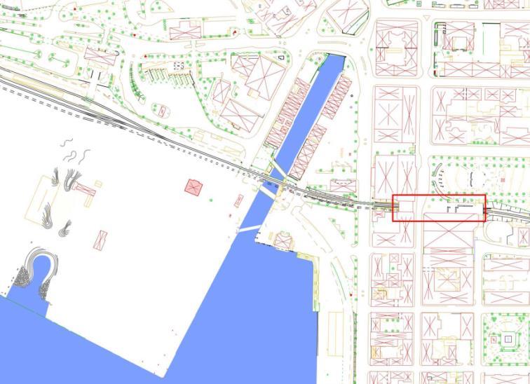 Tunneln är cirka 90 meter lång och intill (cirka 5 meter väster) och över tunnel ligger Hudiksvall Stadshotell beläget.