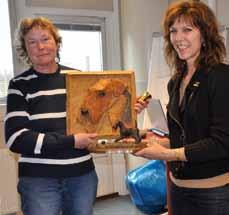 Utmärkelser Eva Ohlsson Krawczyk och Tomasz Krawczyk tog emot utmärkelser för att deras Canis Rocket Fire, Stilton, blivit årets utställningsairedaleterrier för 2013.