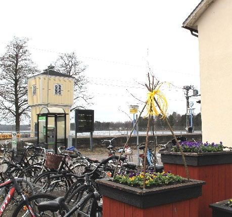 Närmsta vårdcentral ligger 1 mil bort i grannorten Lessebo.