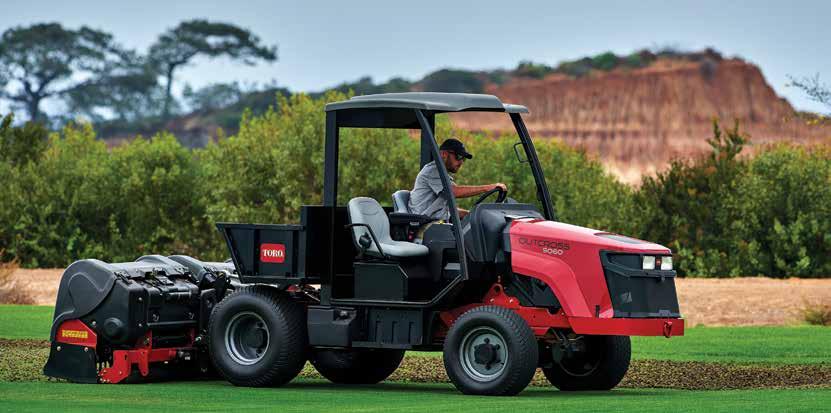ARBETA SMARTARE. Outcross 9060 är den enda maskinen av sitt slag som är konstruerad för fina gräsytor.